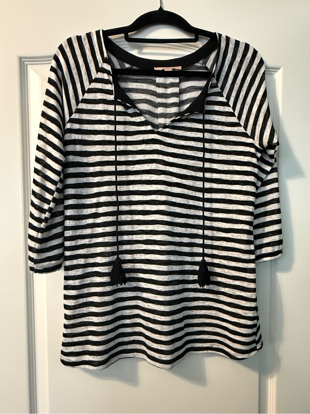 Gibson Latimer Black & White Striped Lightweight V-Neck Tassel Tie Top
